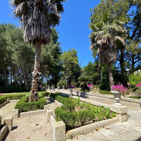 Palazzo De Carlo E Il Parco Dei 7 Pozzi Bed and Breakfast Λέτσε Εξωτερικό φωτογραφία
