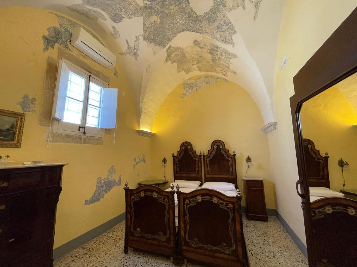Palazzo De Carlo E Il Parco Dei 7 Pozzi Bed and Breakfast Λέτσε Εξωτερικό φωτογραφία
