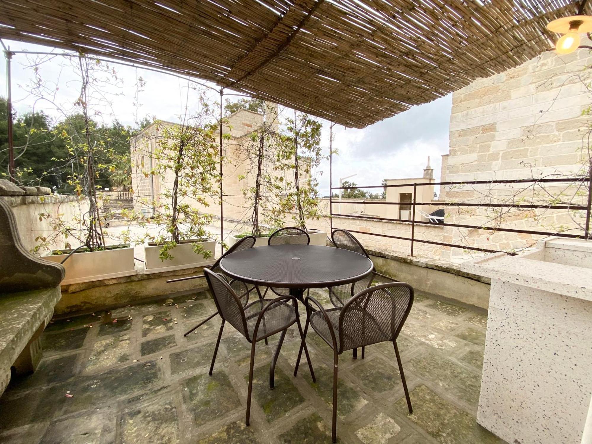 Palazzo De Carlo E Il Parco Dei 7 Pozzi Bed and Breakfast Λέτσε Εξωτερικό φωτογραφία
